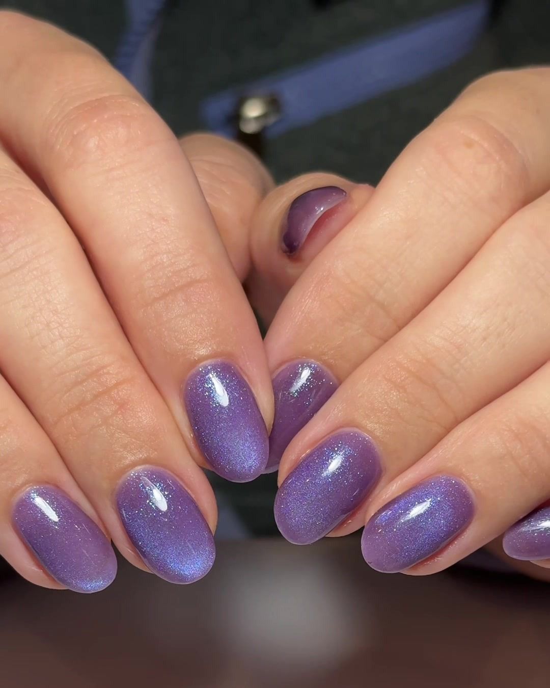 Violet cat-eye magnet gel (Nail Art II) by Megan Ho Nails